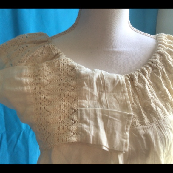 Mexican Bone color Lace Blouse Handmade in Mexico - Picture 3 of 6